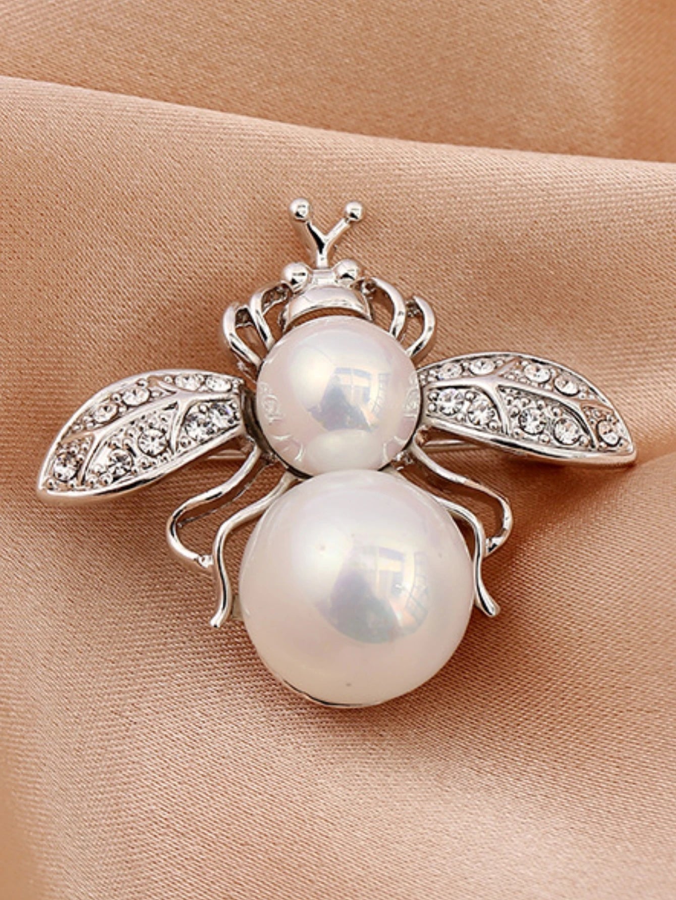 Pearl Bee Brooch Pin